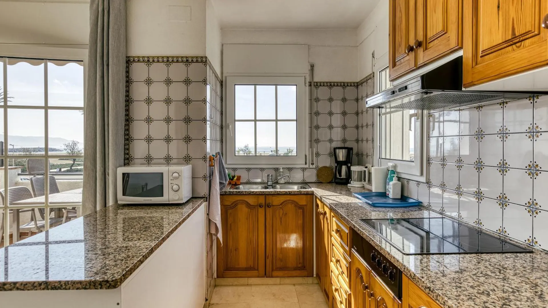 Art- Apartamentos Revilla Tacke B Эмпуриабрава 0*,  Испания